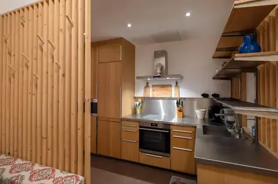 Cuisine ou kitchenette dans l'établissement Luxury Flat 2 BDR Design Heart of Marais