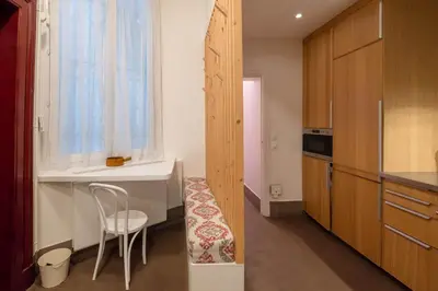Télévision ou salle de divertissement dans l'établissement Luxury Flat 2 BDR Design Heart of Marais
