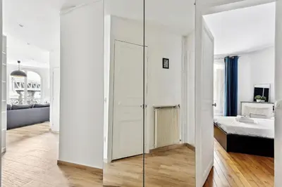 Un ou plusieurs lits dans un hébergement de l'établissement BnBNova - 2BR - Eiffel Tower & Grenelle