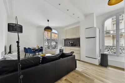 Cuisine ou kitchenette dans l'établissement BnBNova - 2BR - Eiffel Tower & Grenelle