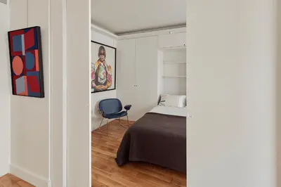 Un ou plusieurs lits dans un hébergement de l'établissement Appartement élégant en plein centre de Paris