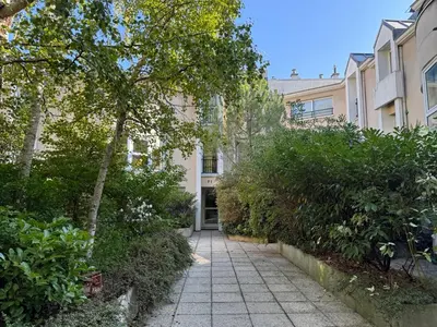 Jardin de l'établissement Secret Oasis in Bastille - Luxury & Serenity