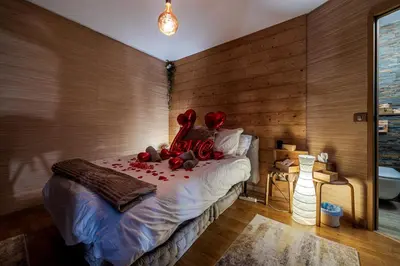 Un ou plusieurs lits dans un hébergement de l'établissement Secret Oasis in Bastille - Luxury & Serenity