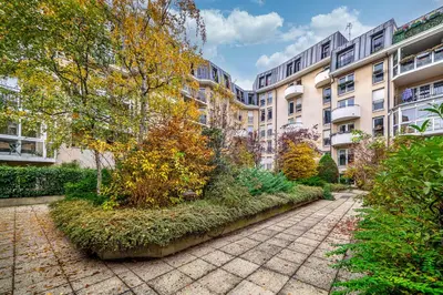 Jardin de l'établissement Secret Oasis in Bastille - Luxury & Serenity