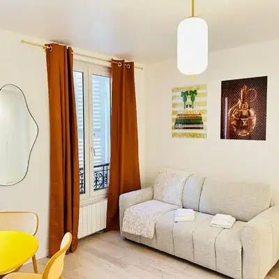 Bright Apartment - Sacré Coeur Basilica