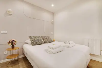 Un ou plusieurs lits dans un hébergement de l'établissement Faubourg saint denis Charmant appartement 4P