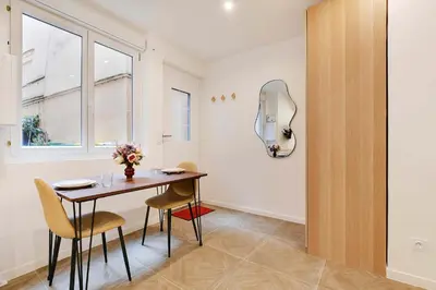 Plan de l'établissement Faubourg saint denis Charmant appartement 4P