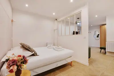 Un ou plusieurs lits dans un hébergement de l'établissement Faubourg saint denis Charmant appartement 4P