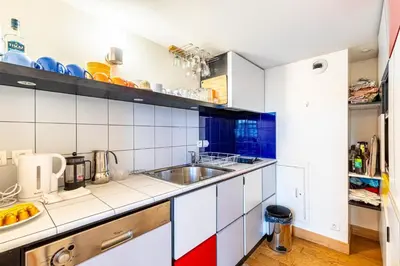 Cuisine ou kitchenette dans l'établissement GuestReady - Spacious mid-term apartment for 4