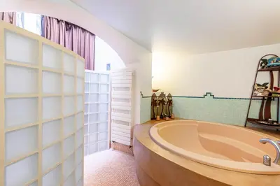 Salle de bains dans l'établissement GuestReady - Spacious mid-term apartment for 4