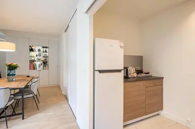 Cuisine ou kitchenette dans l'établissement Elegant apartment near Trocadéro