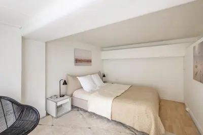 Un ou plusieurs lits dans un hébergement de l'établissement Elegant apartment near Trocadéro