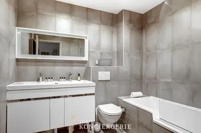 Salle de bains dans l'établissement Appartement de 3 chambres avec Balcon à proximité de l'Arc de triomphe