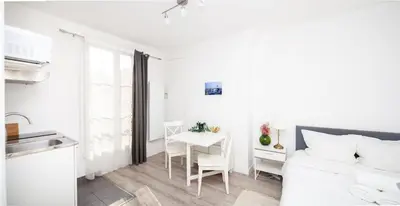 Un ou plusieurs lits dans un hébergement de l'établissement Cozy studio near Invalides