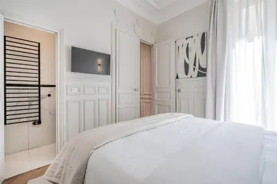 Un ou plusieurs lits dans un hébergement de l'établissement My Paris Apartments - Saint Germain