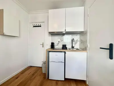 Cuisine ou kitchenette dans l'établissement New 144 Suite Falk - Cosy Apartment Paris Center