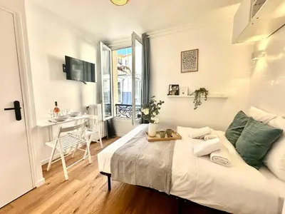 Un ou plusieurs lits dans un hébergement de l'établissement New 144 Suite Falk - Cosy Apartment Paris Center