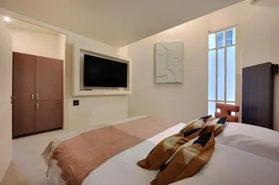Télévision ou salle de divertissement dans l'établissement NoChichi-Collections - Hotel de Ville