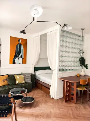 Coin salon dans l'établissement Eiffel Tower 6-Min Walk Charming Studio 3 sleeper
