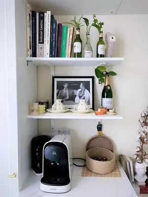 Bibliothèque dans l'appartement