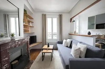 Télévision ou salle de divertissement dans l'établissement Spacieux appartement de 2 pièces à Montmartre