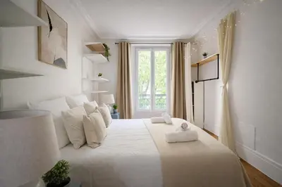 Un ou plusieurs lits dans un hébergement de l'établissement Spacieux appartement de 2 pièces à Montmartre