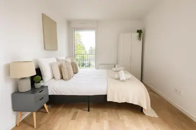 Un ou plusieurs lits dans un hébergement de l'établissement Spacieux 3 chambres et lumineux à Montrouge
