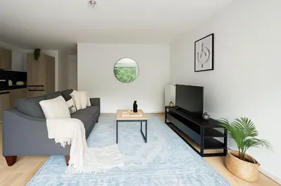 Télévision ou salle de divertissement dans l'établissement Spacieux 3 chambres et lumineux à Montrouge