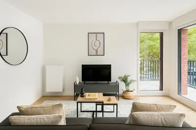 Télévision ou salle de divertissement dans l'établissement Spacieux 3 chambres et lumineux à Montrouge