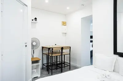 Un ou plusieurs lits dans un hébergement de l'établissement Charming 1-Bedroom Apartment Near Paris