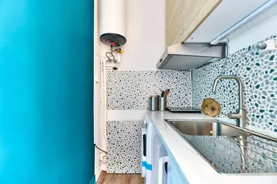 Cuisine ou kitchenette dans l'établissement Métro Convention M12 accès Tour Eiffel rapide
