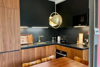 Cuisine ou kitchenette dans l'établissement Bright accommodation in Asnières-sur-Seine