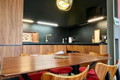 Cuisine ou kitchenette dans l'établissement Bright accommodation in Asnières-sur-Seine