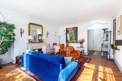Coin salon dans l'établissement GuestReady - Unique apt close to Montmartre