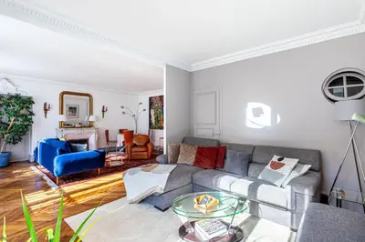 Coin salon dans l'établissement GuestReady - Unique apt close to Montmartre