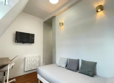 Télévision ou salle de divertissement dans l'établissement Trocadéro - Studio 16