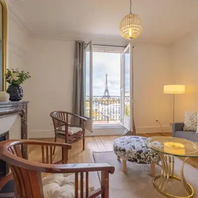 Eiffel Tower View 3BR Balcony