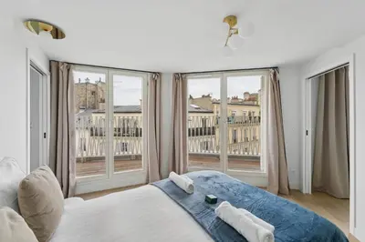 Un ou plusieurs lits dans un hébergement de l'établissement Lavie Maison Spacious Apartment with Terrace