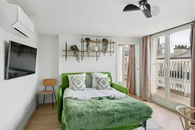Un ou plusieurs lits dans un hébergement de l'établissement Lavie Maison Spacious Apartment with Terrace