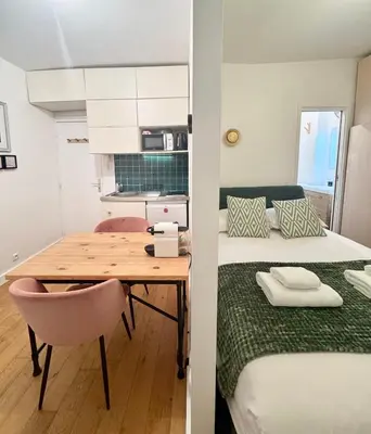Cuisine ou kitchenette dans l'établissement Lovely studio with balcony and spectacular Sacre-Coeur view