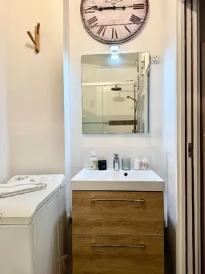 Salle de bains dans l'établissement Lovely studio with balcony and spectacular Sacre-Coeur view