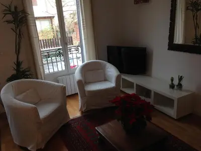 Télévision ou salle de divertissement dans l'établissement Appartement Comme Une Petite Maison
