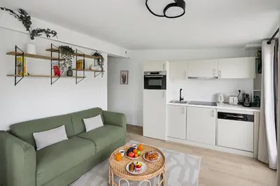 Cuisine ou kitchenette dans l'établissement Lavie Maison Private Terrace & Air Conditioning