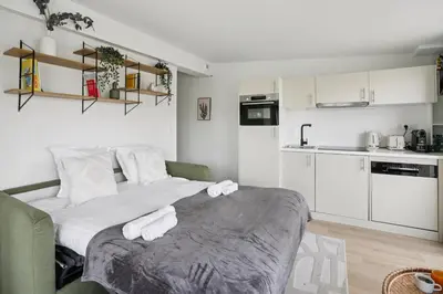 Cuisine ou kitchenette dans l'établissement Lavie Maison Private Terrace & Air Conditioning