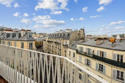 Vue générale sur Paris ou vue de la ville depuis l'appartement