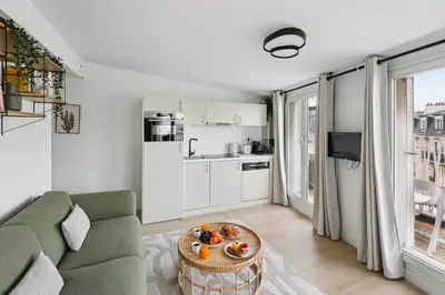 Cuisine ou kitchenette dans l'établissement Lavie Maison Private Terrace & Air Conditioning