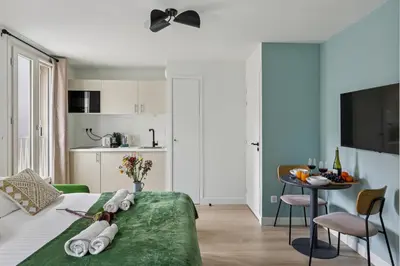 Cuisine ou kitchenette dans l'établissement Lavie Maison Studio Close to Montmartre
