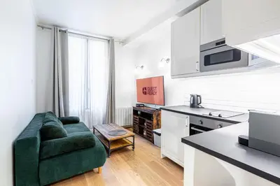 Cuisine ou kitchenette dans l'établissement GuestReady - Comfortable 2 rooms apt for 4 people