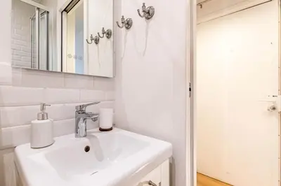 Salle de bains dans l'établissement GuestReady - Comfortable 2 rooms apt for 4 people