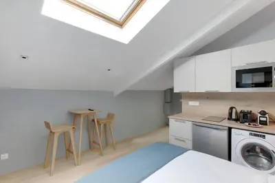 Cuisine ou kitchenette dans l'établissement Charmant et central - Neuilly